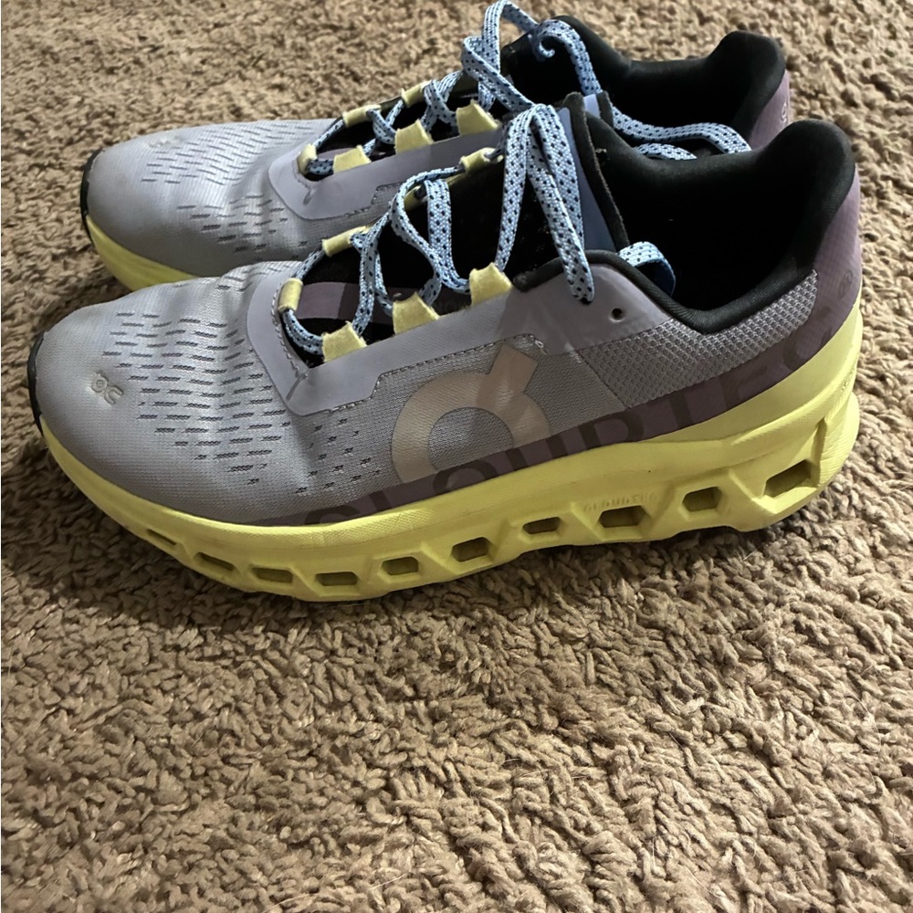 On Running Women's Athletic Shoes in Light Gray and Yellow - Picture 9 of 10